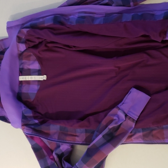 Lululemon Track Purple Navy Plaid Jacket, Size 6 - Picture 9 of 16